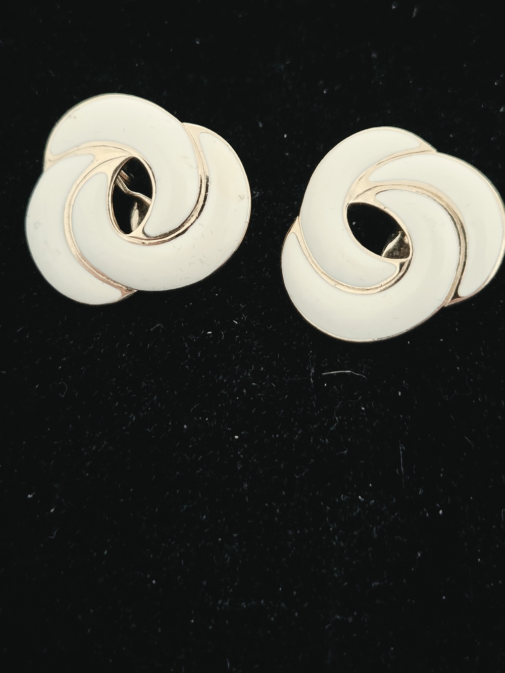 Vintage Monet White Enamel Swirl Clip On Earrings - Women's Jewelry